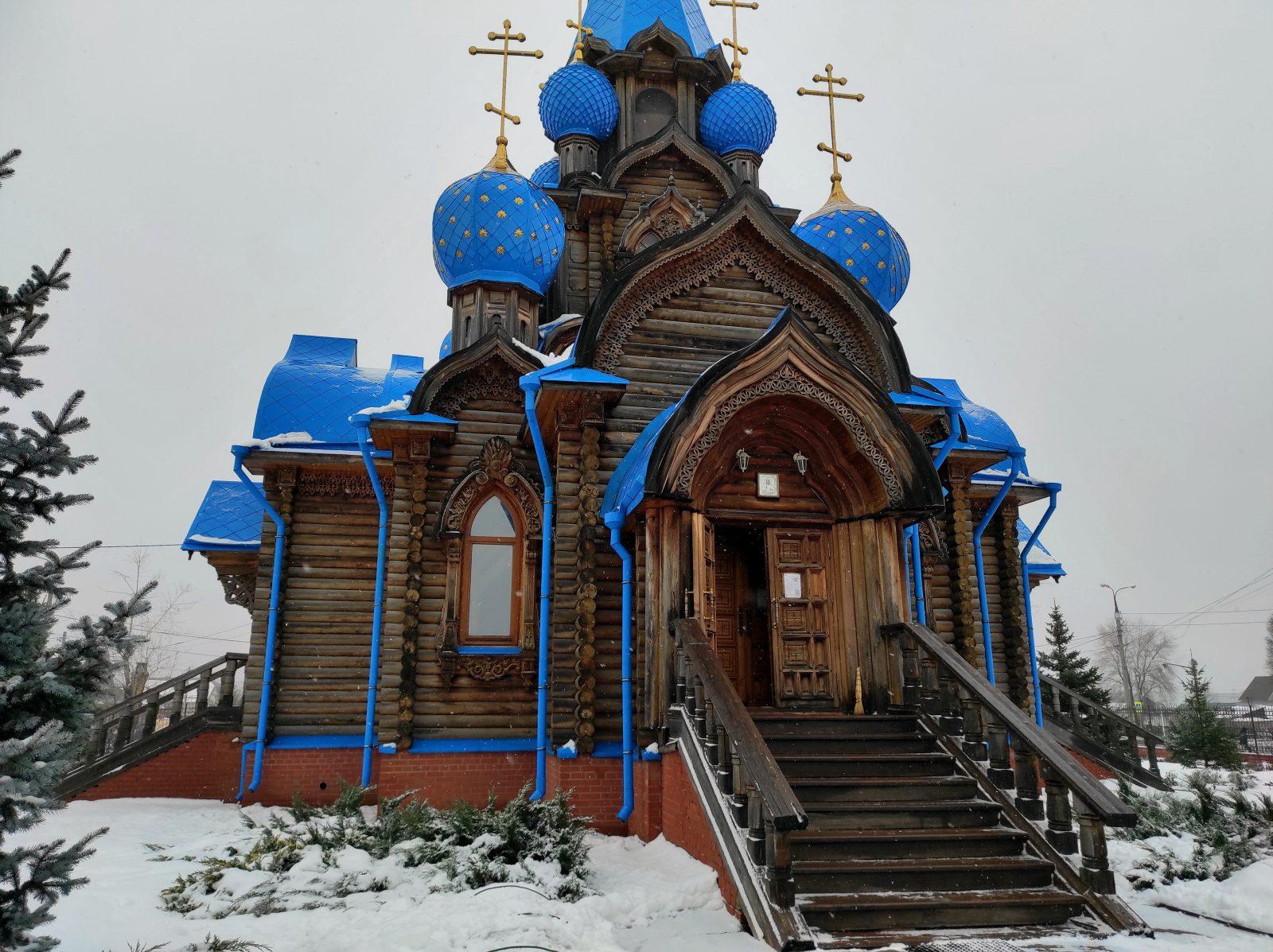 Храм - достопримечательность посёлка Петра Дубрава